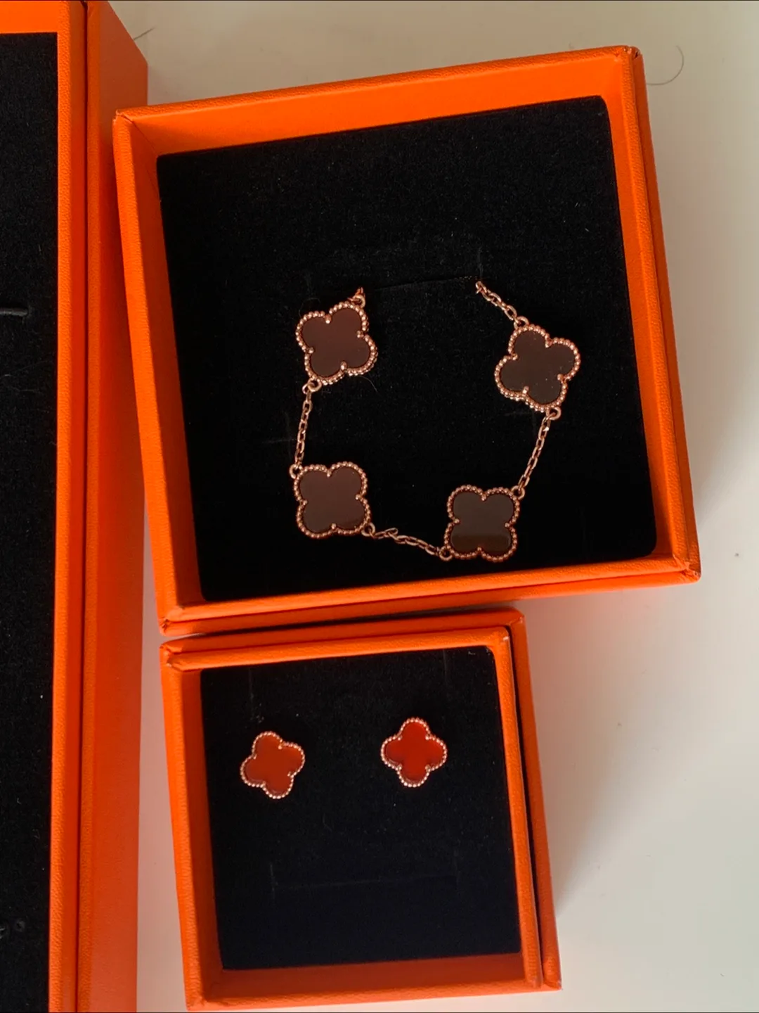 ‼️MOVING SALE‼️Van Cleef inspired Jewelry Set image indicator(4)