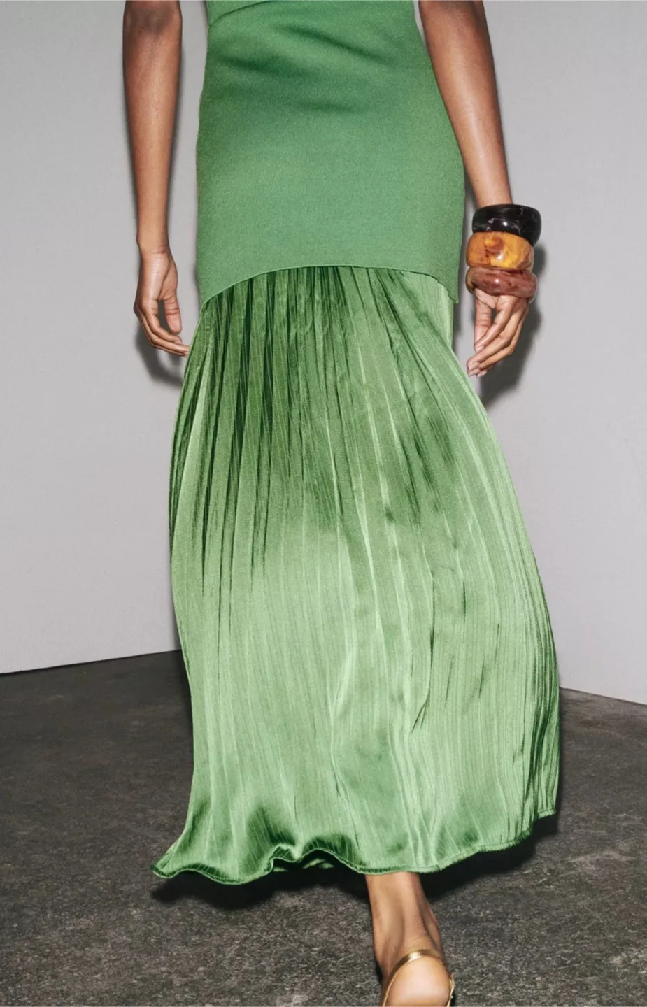 Zara Green Pleated Midi Dress image indicator(3)