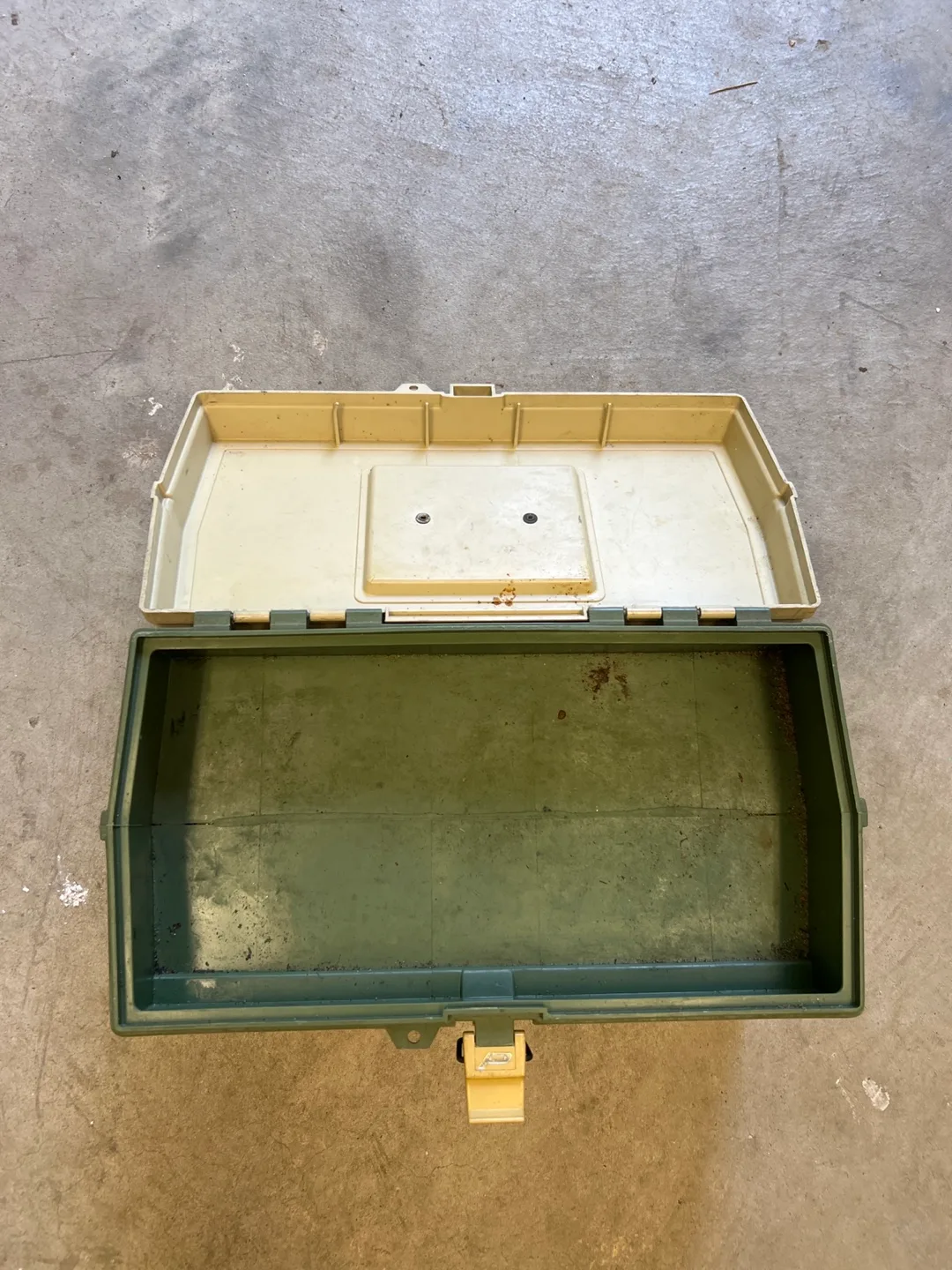 Plano 707 Fishing Tackle Box - Green & Beige image indicator(3)