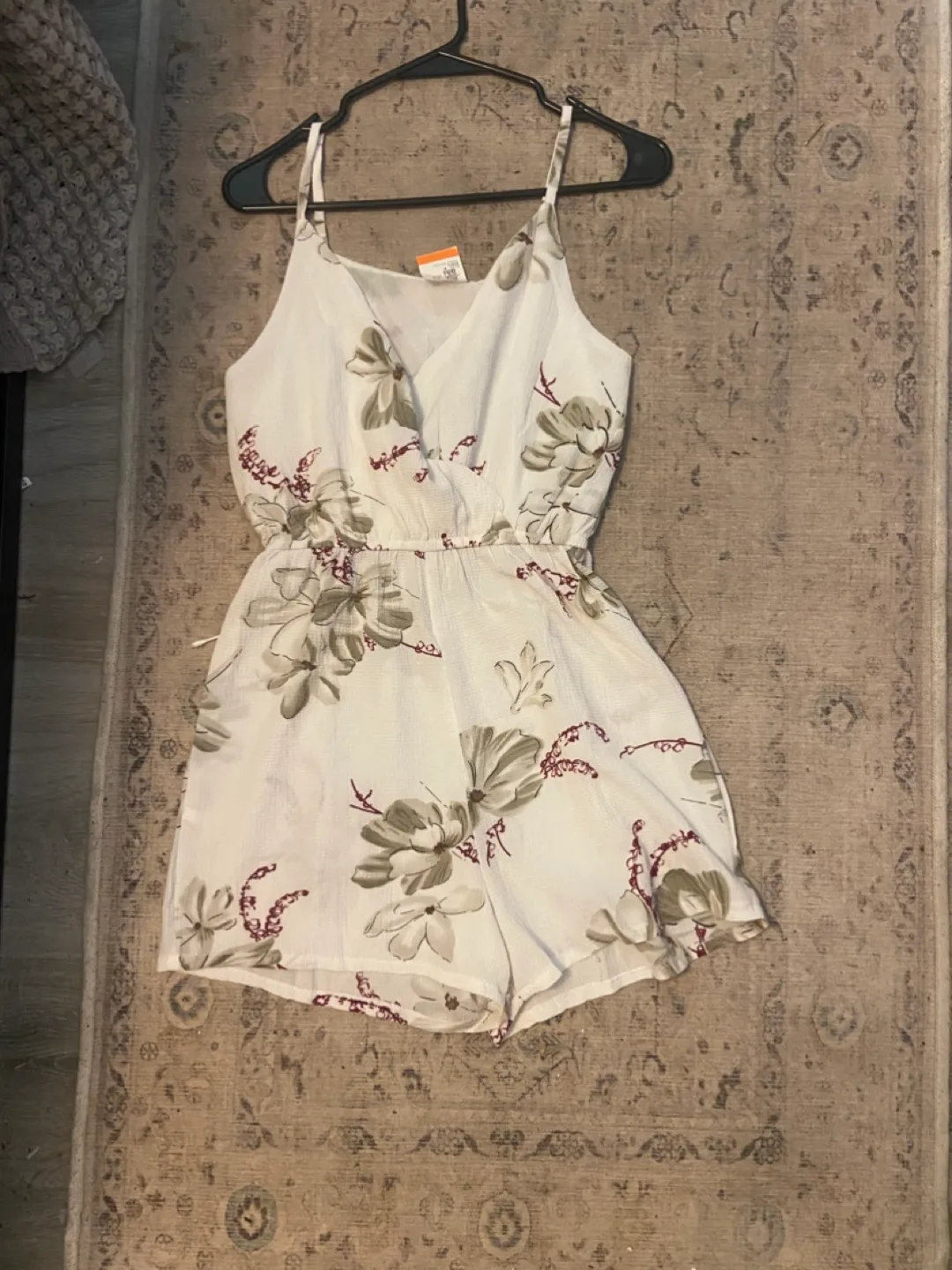 Floral Romper - White 🇨🇦 thumbnail