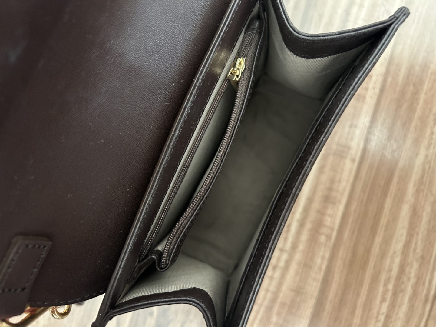 Carlyn 100%calf Leather Handbag - photo 3