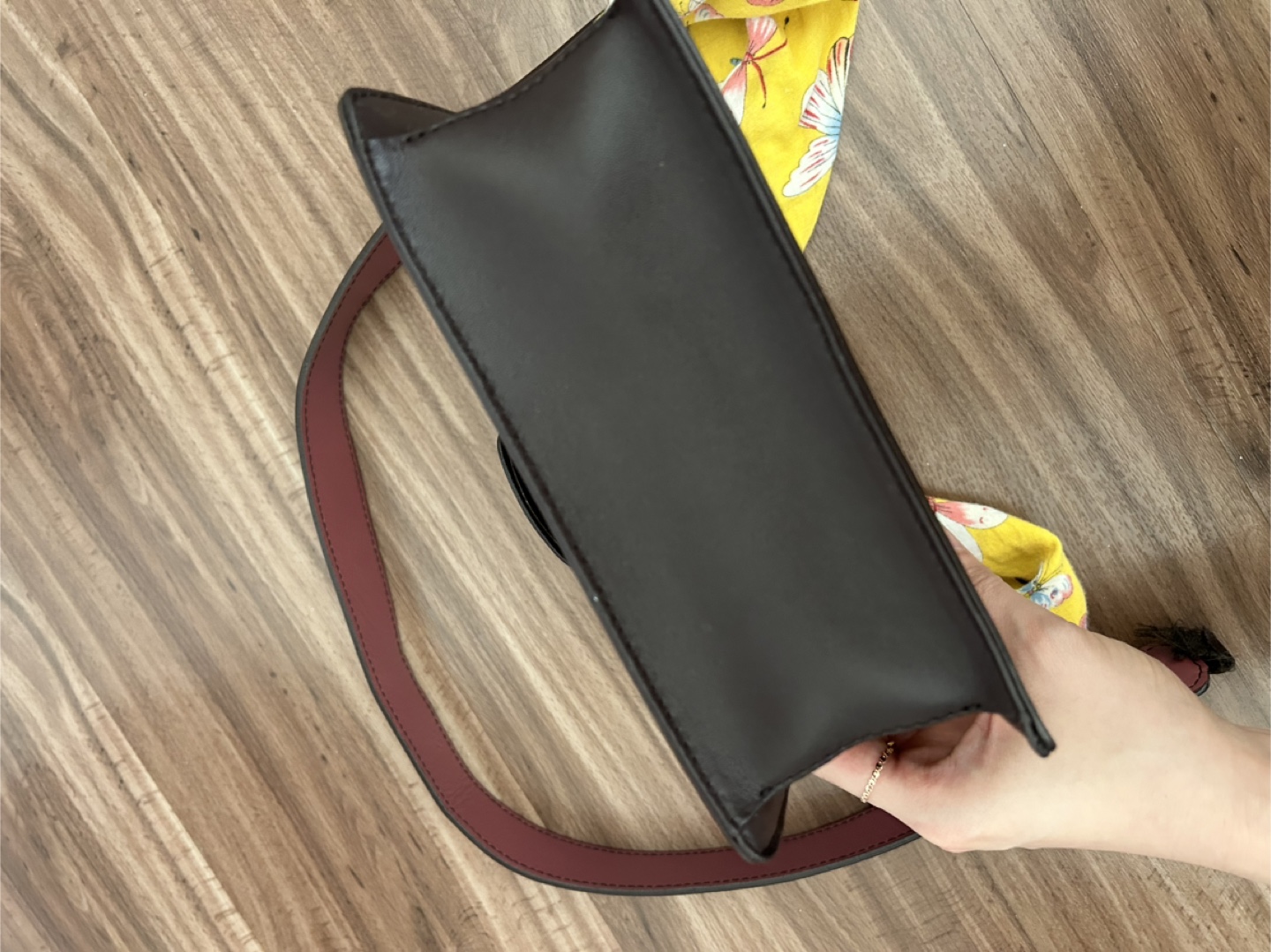 Carlyn 100%calf Leather Handbag - photo 4