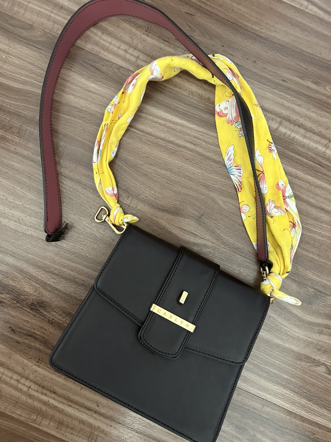 Carlyn 100%calf Leather Handbag - photo 2
