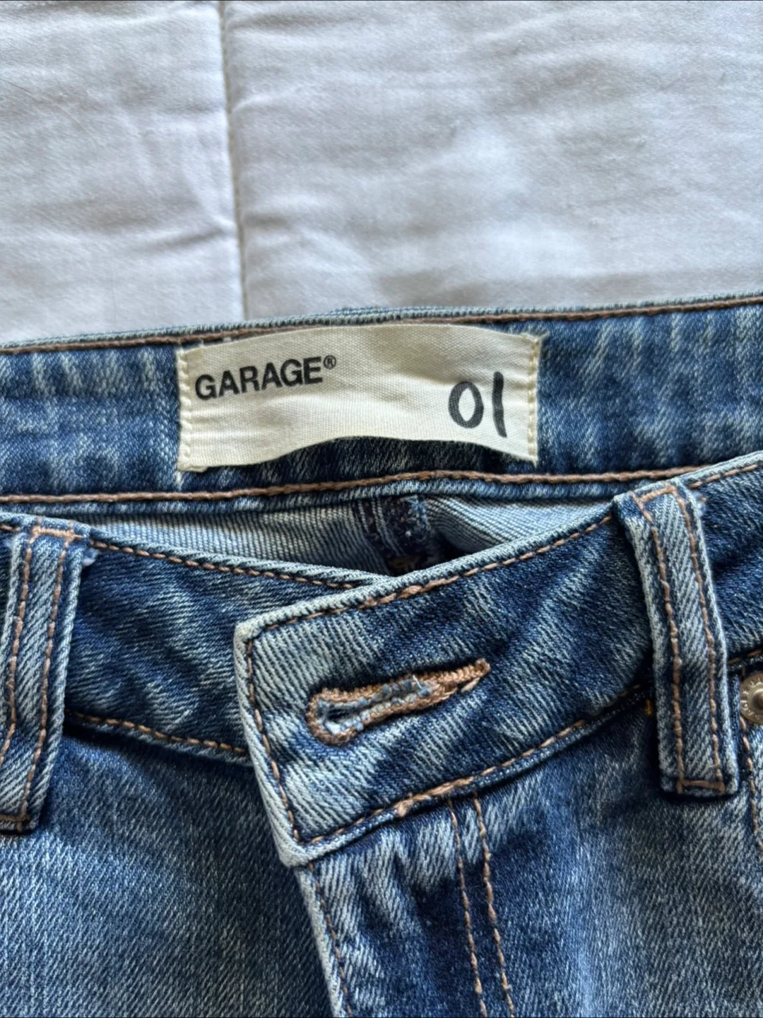 Garage Distressed Jeans - Size 01 image indicator(2)