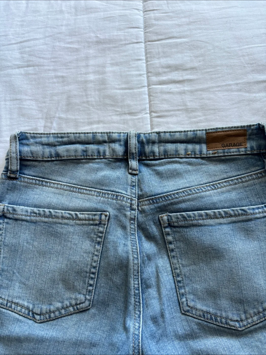 Garage Light Wash Ripped Jeans - Size 01 image indicator(6)