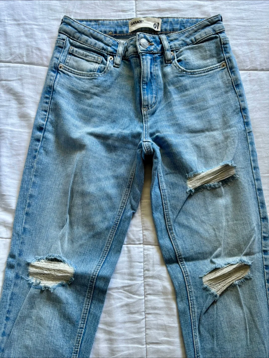 Garage Light Wash Ripped Jeans - Size 01 image indicator(2)