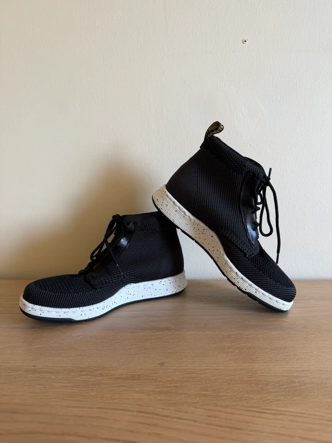 Men's Dr. Martens shoes image indicator(2)