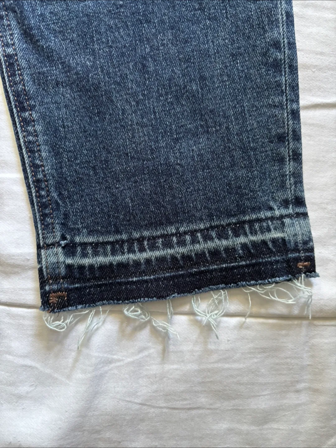 Old Navy Mid-Rise Boyfriend Jeans - Size 2 image indicator(6)