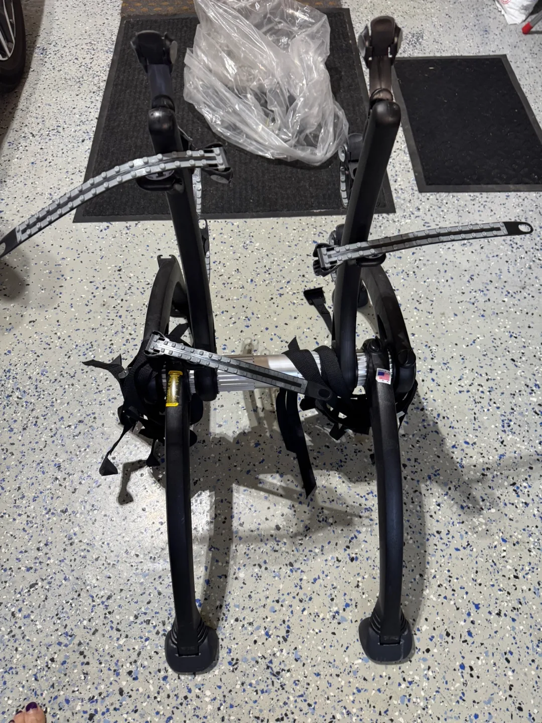 Saris Bones EX 2-Bike Trunk Rack - Black image indicator(2)