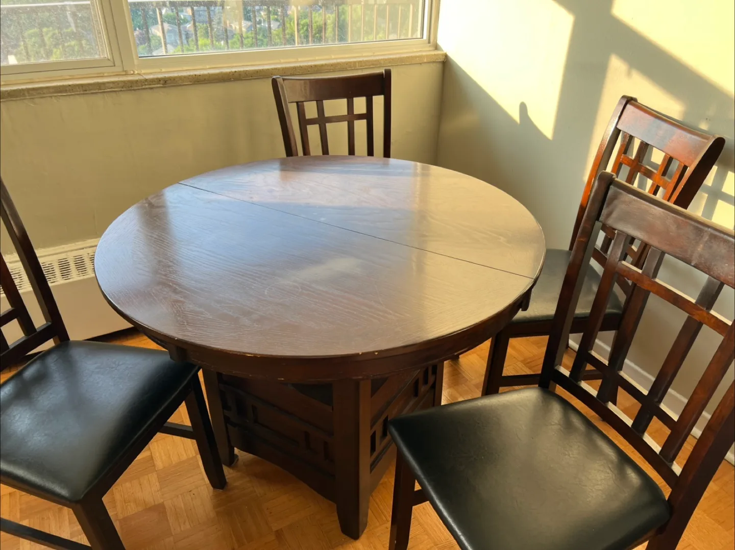 Dining Table with Four Chairs image indicator(2)