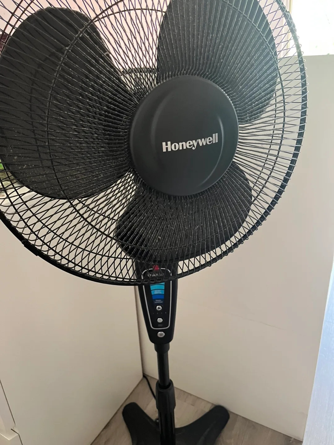 Honeywell Stand Fan thumbnail