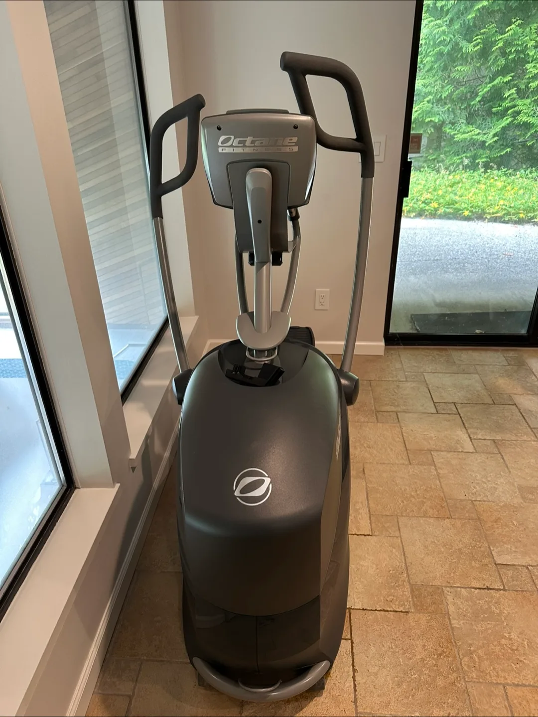 Octane Fitness Elliptical Machine image indicator(2)