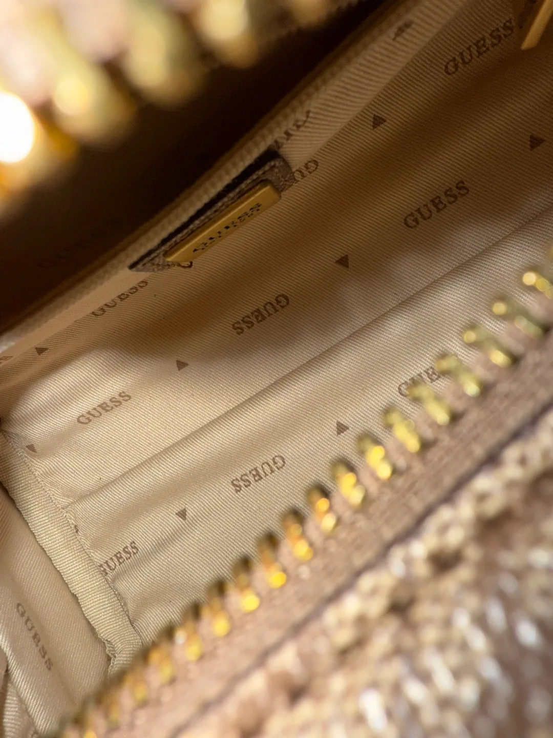 Guess mini purse image indicator(6)