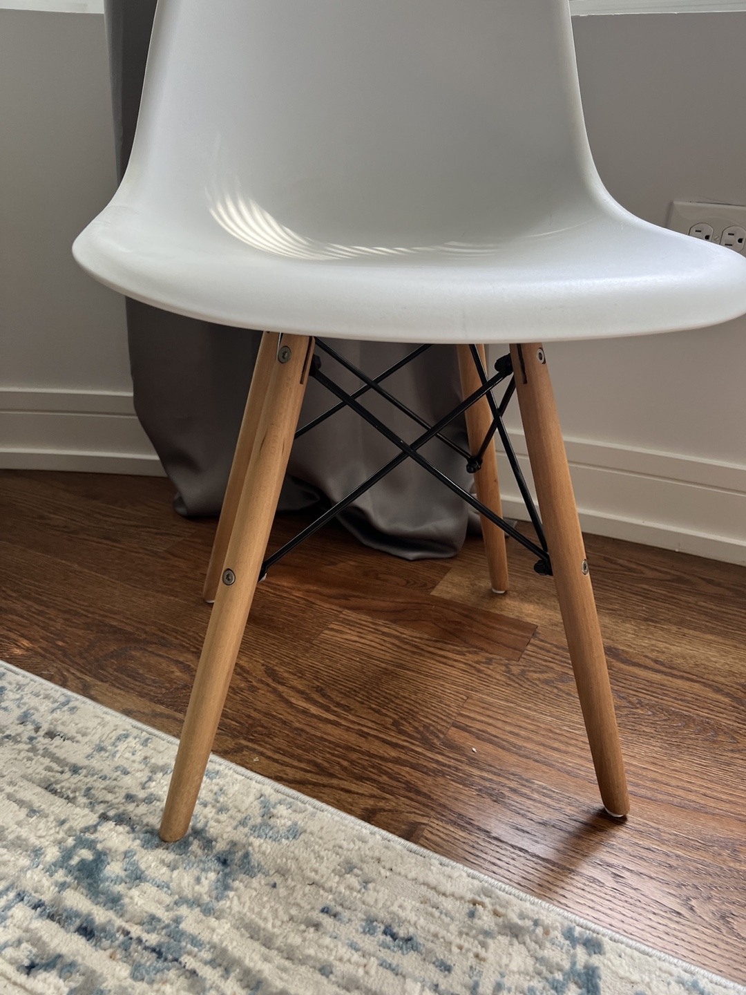 White Molded Plastic Dining Chairs - photo 3