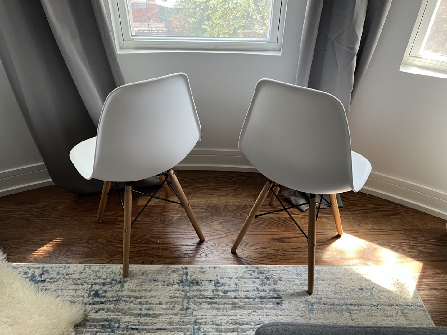 White Molded Plastic Dining Chairs - photo 2