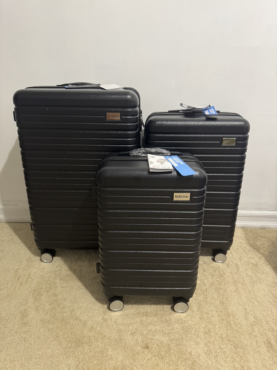 Brand New 3-Piece Expandable Hard Sided Luggage Set - Black - photo 2