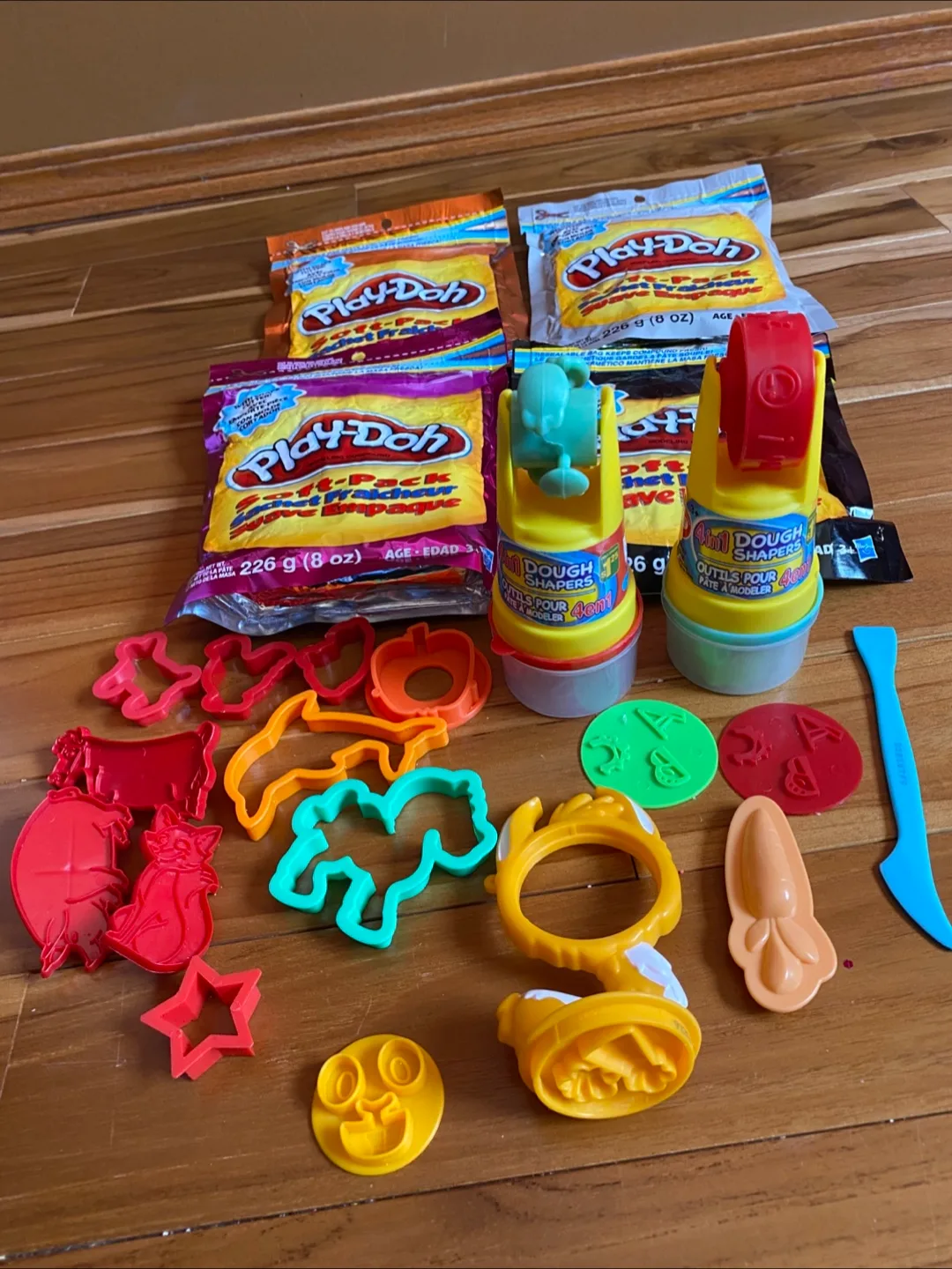 Play-Doh Dough Tools & 4 Soft-Pack Sachets thumbnail