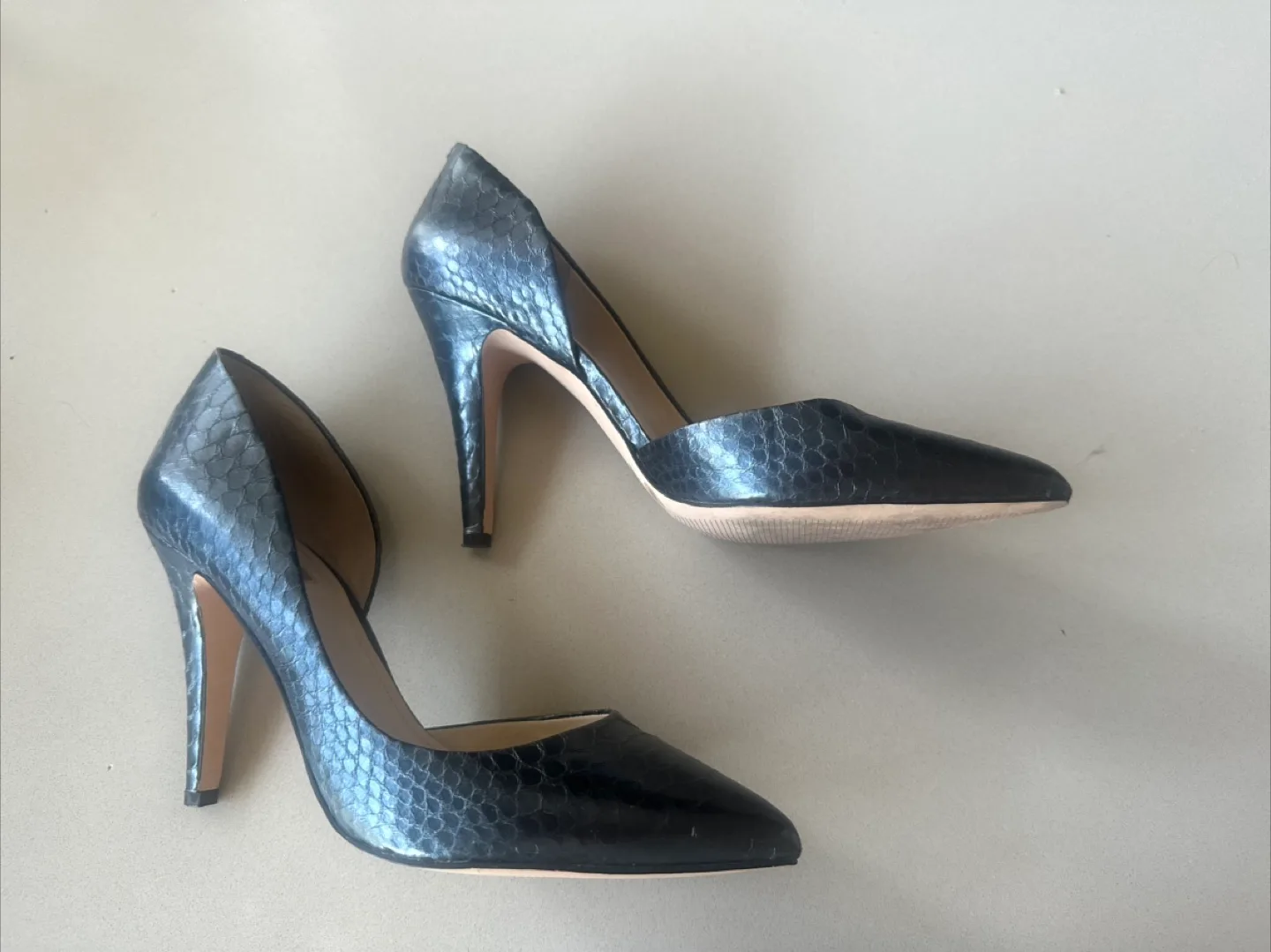 BCBG Generation Heels Size 10 black snakeskin image indicator(6)