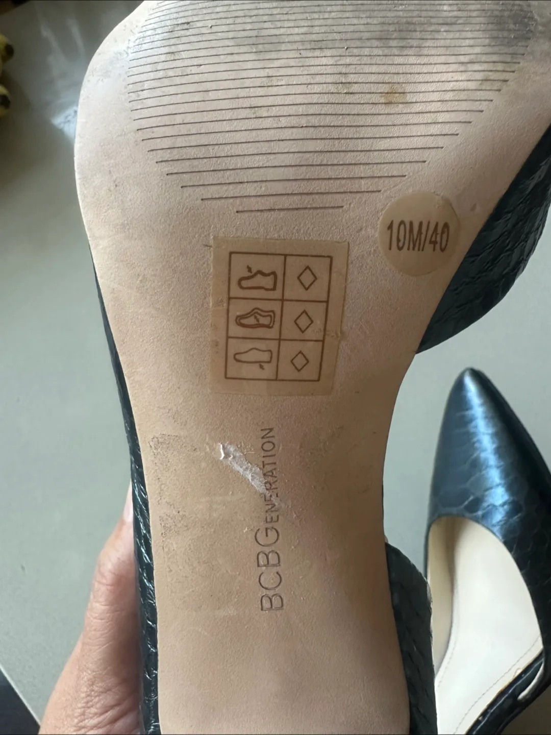 BCBG Generation Heels Size 10 black snakeskin image indicator(8)