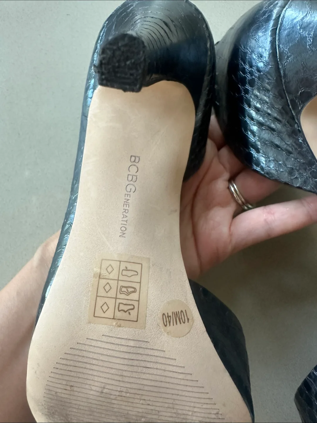 BCBG Generation Heels Size 10 black snakeskin image indicator(7)