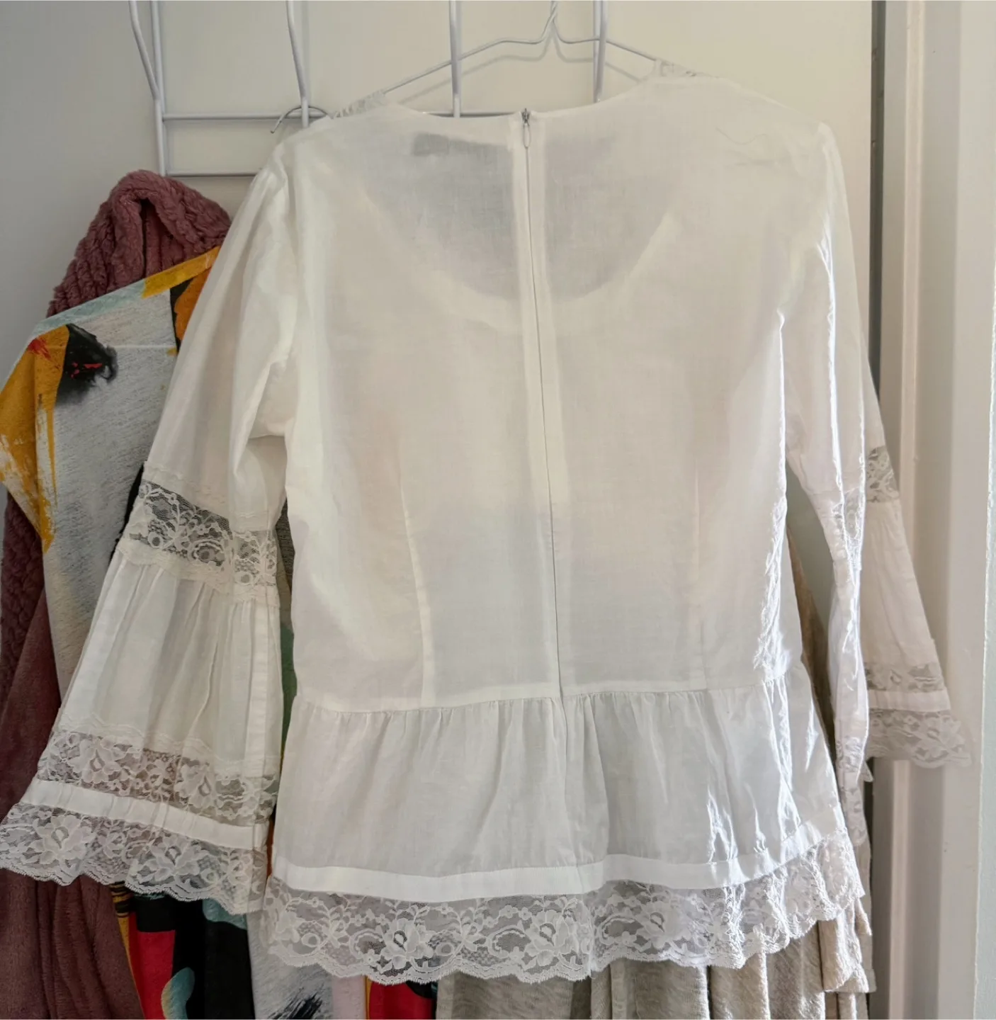 Melanie Lyne White Lace Blouse - Size M image indicator(2)