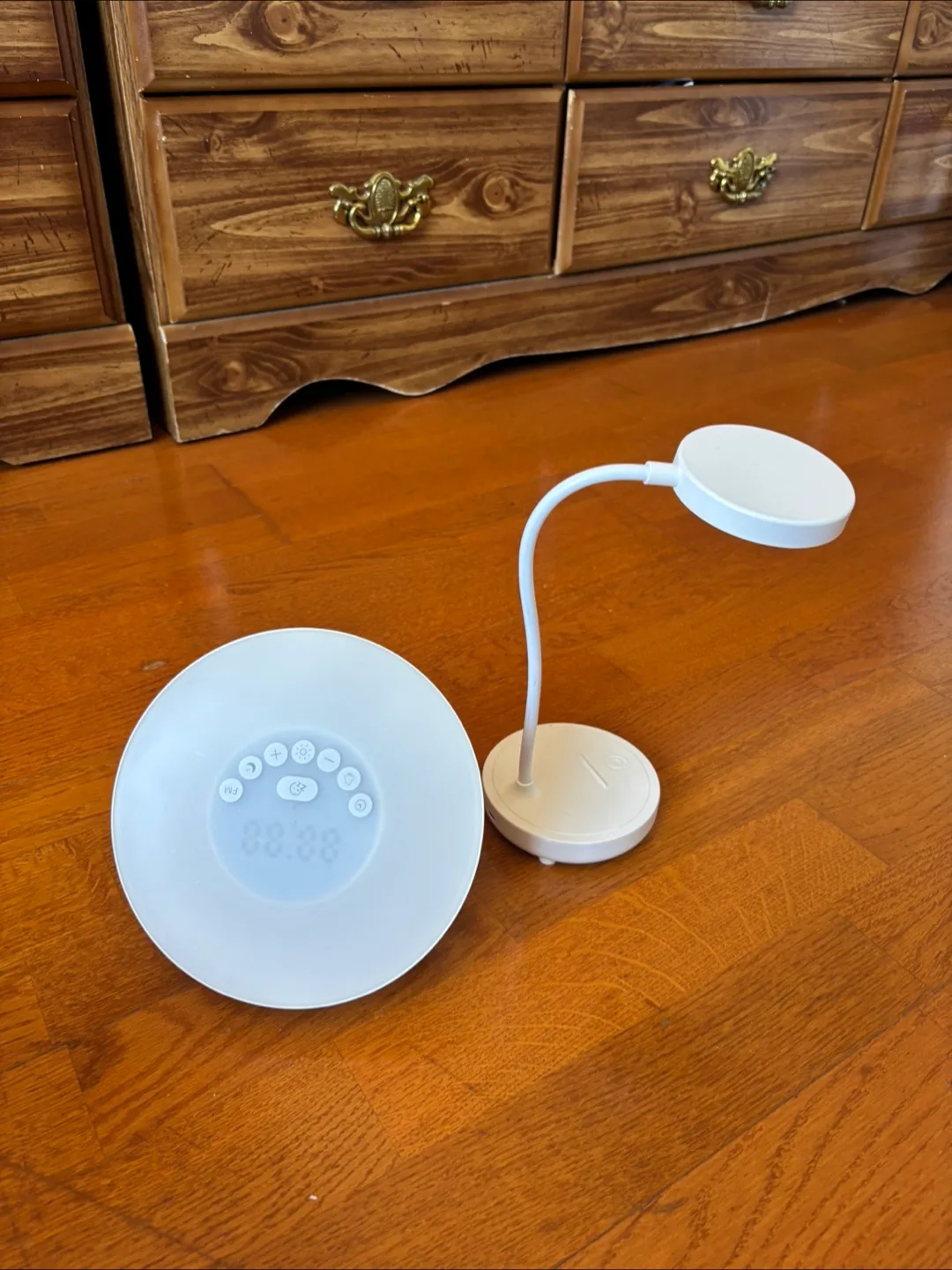 Hatch Restore Sound Machine & Night Light image indicator(3)