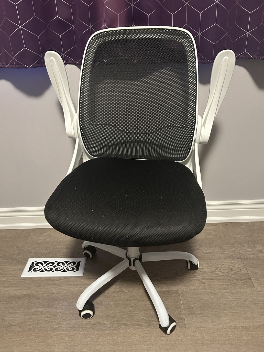 White & Black Mesh Office Chair - Height Sinking - photo 2