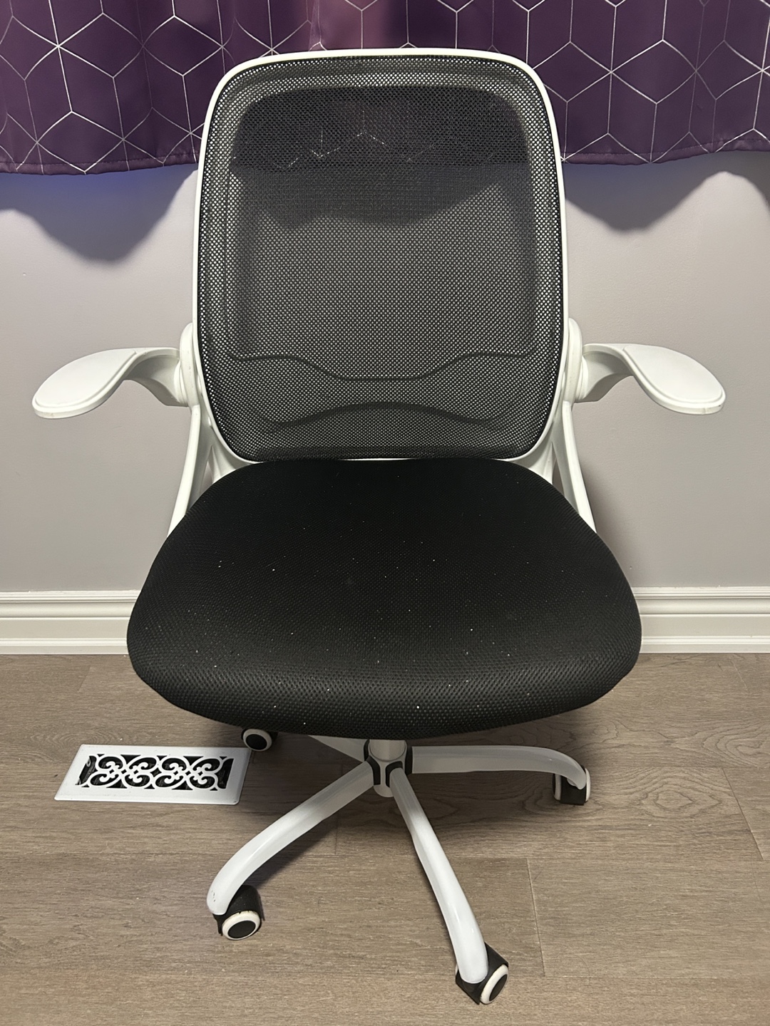 White & Black Mesh Office Chair - Height Sinking