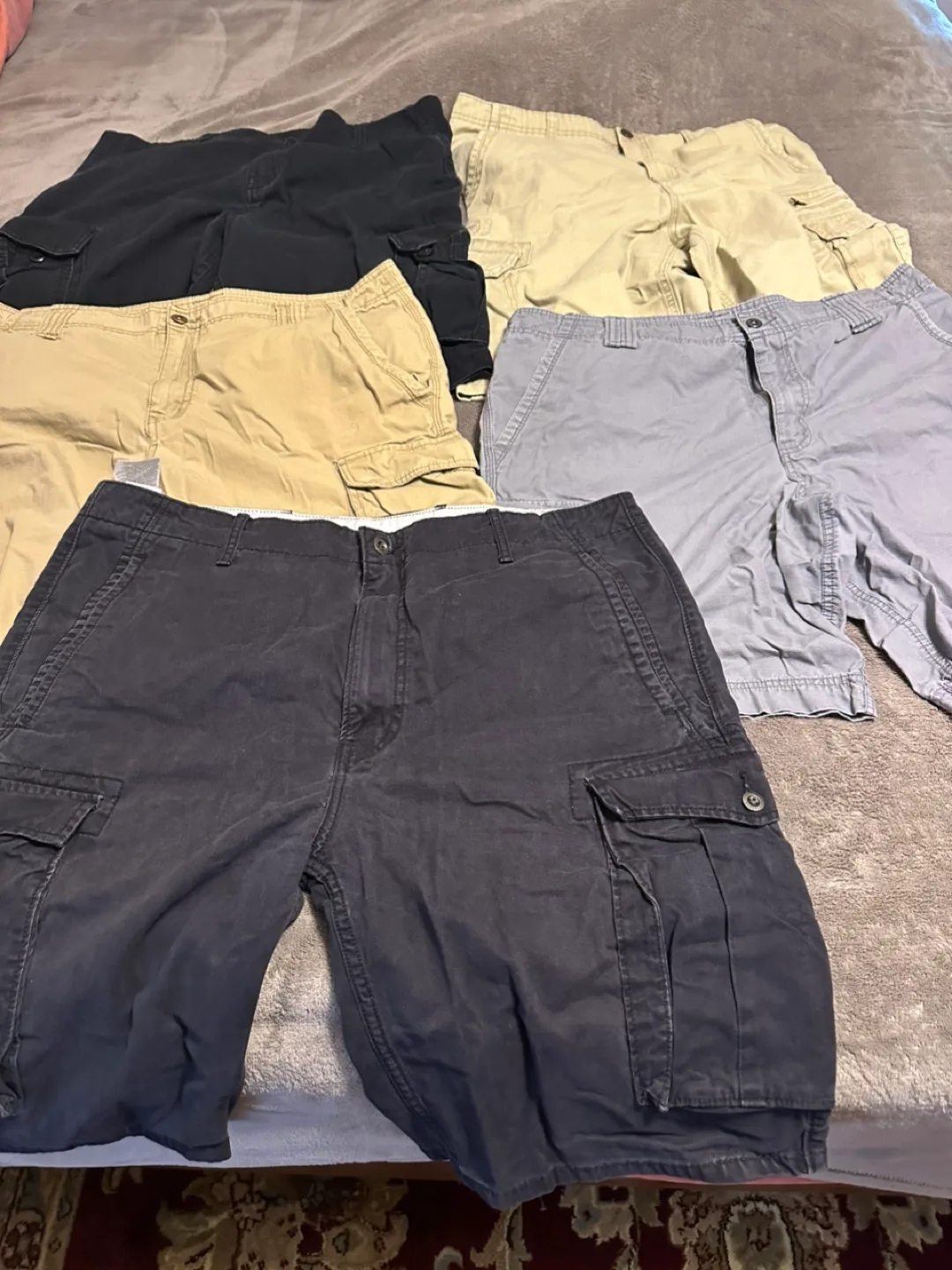 1 Levi’s cargo short and 4  are No Boundaries thumbnail