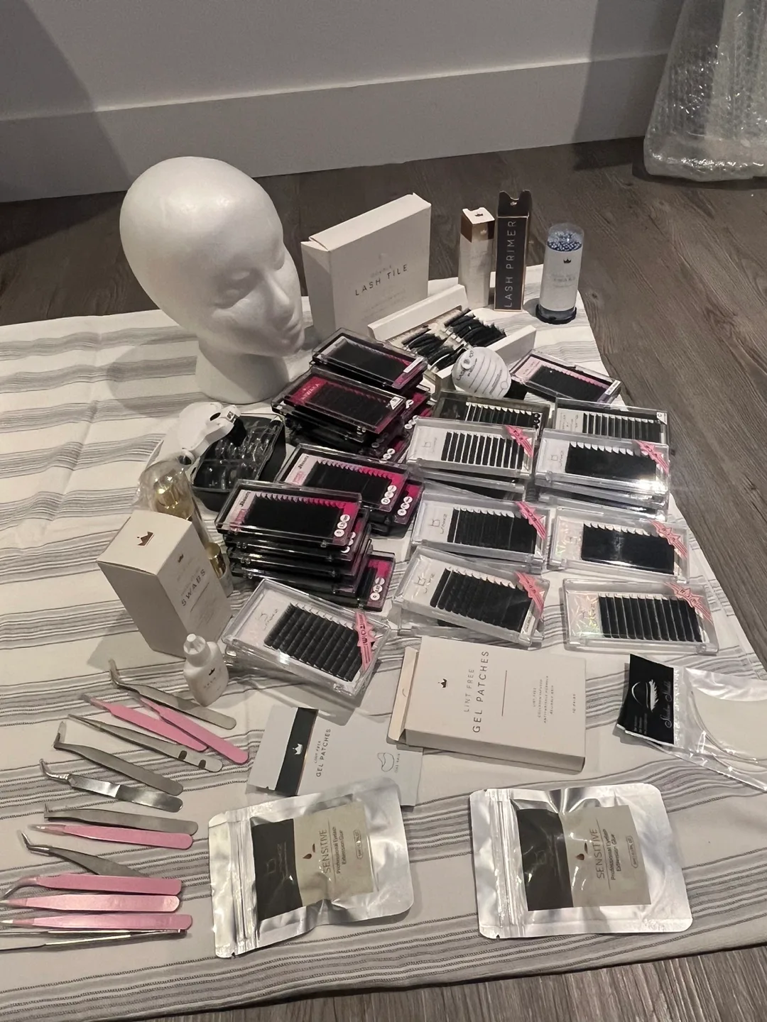 Eyelash Extension Supplies Lot thumbnail