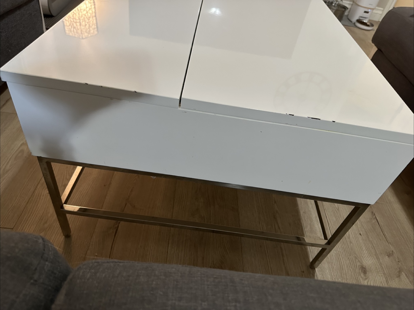 White lift-top coffee table - photo 4