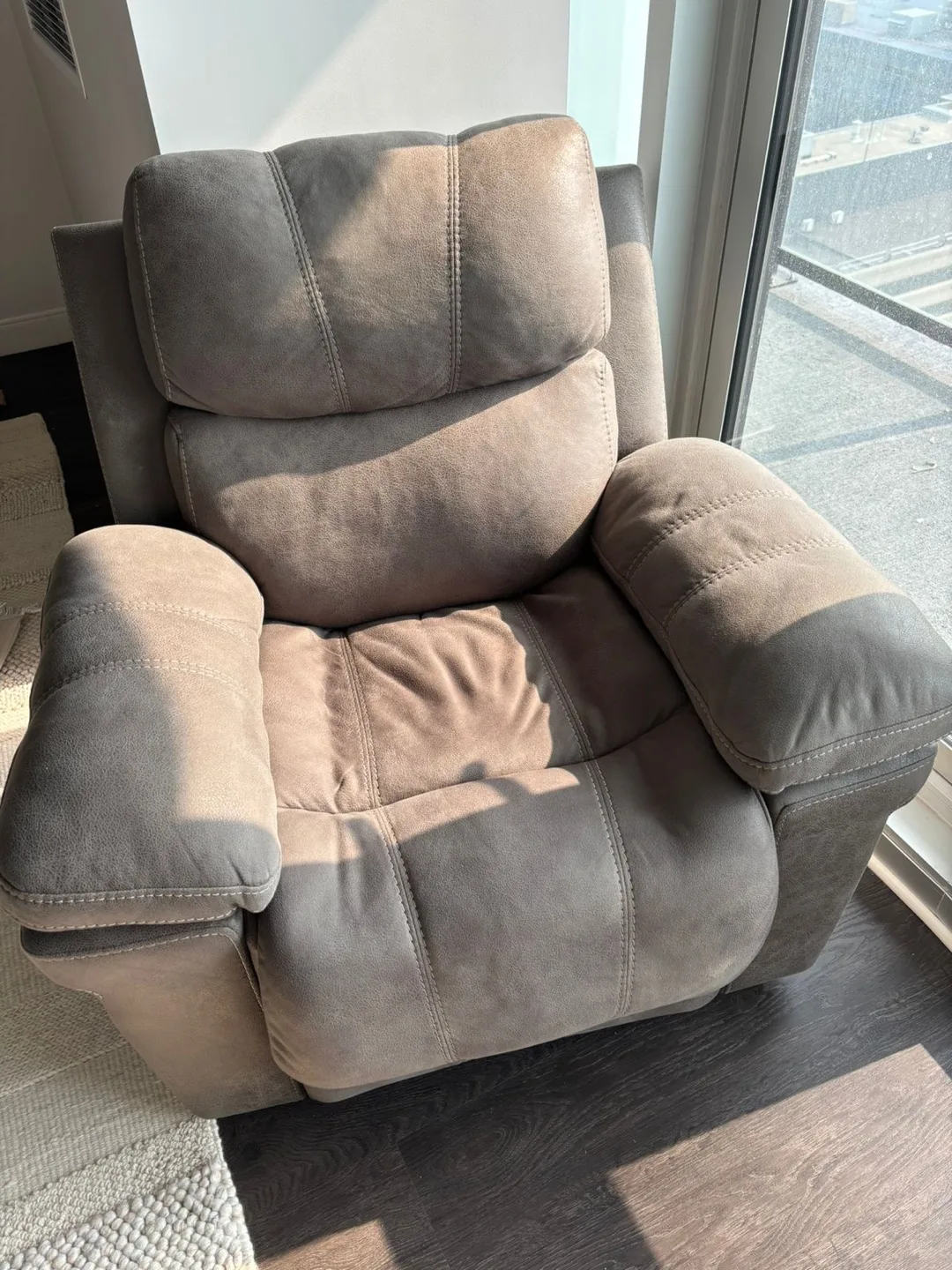 Erlangen Power Recliner with Adjustable Headrest from Ashley thumbnail