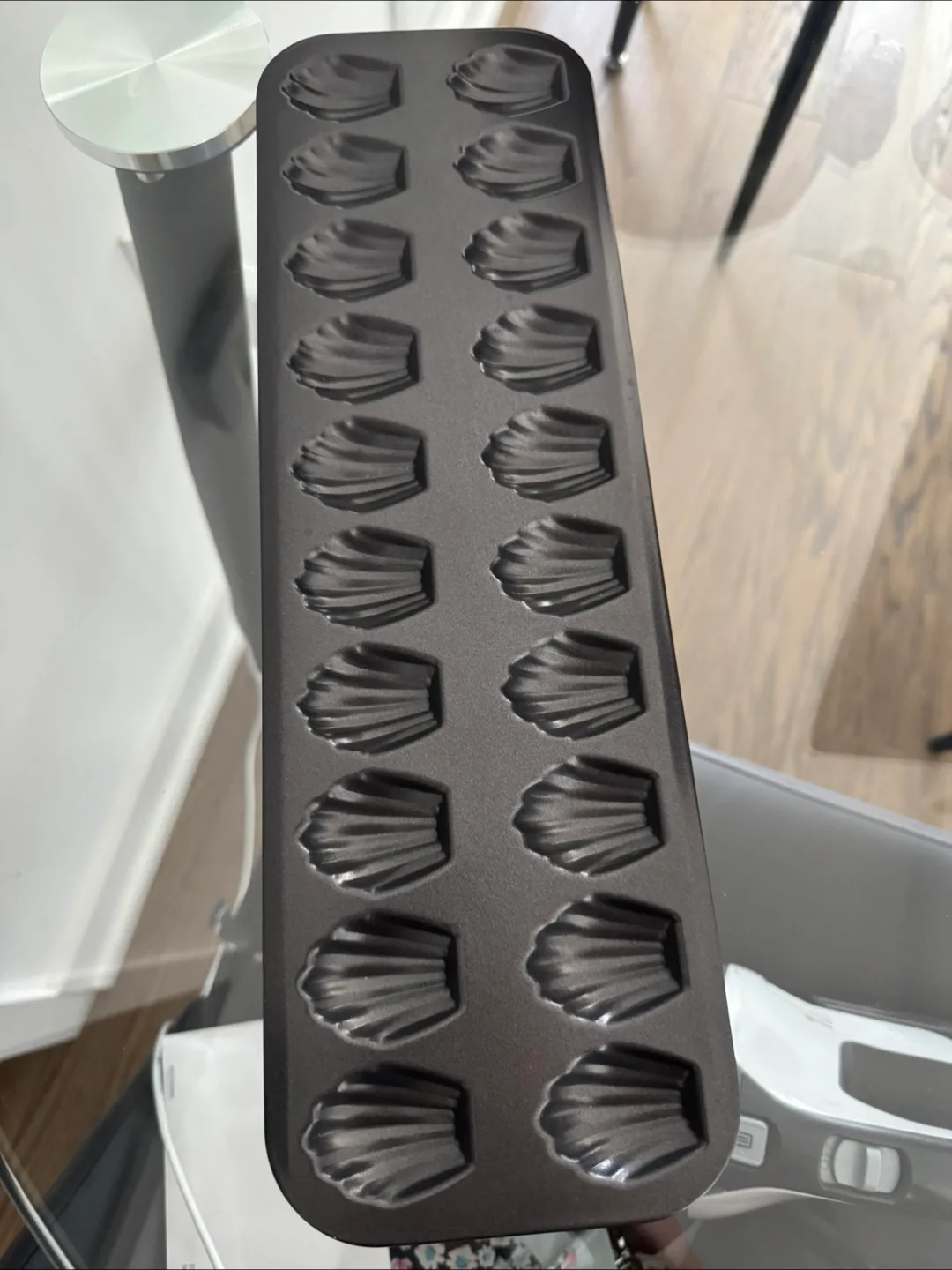 BRAND NEW Madeleine Pan thumbnail