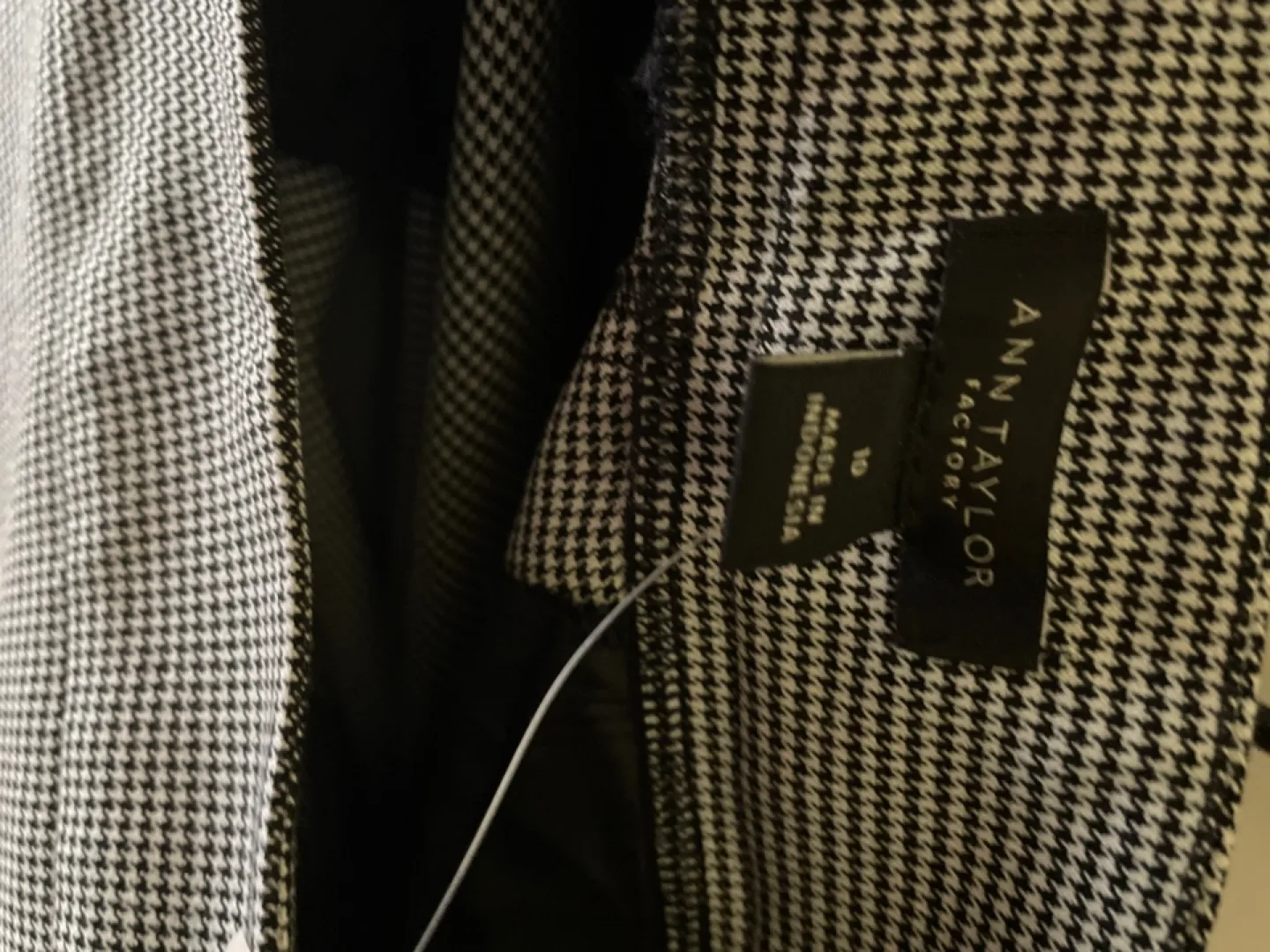 Ann Taylor Houndstooth Ankle Pants - Size 10 image indicator(3)