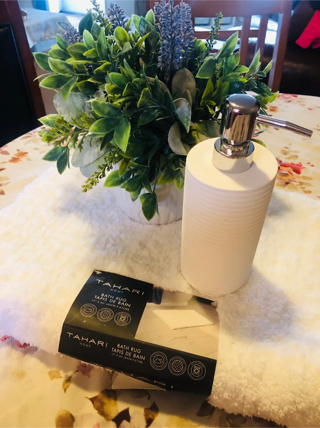🇨🇦Lot: Bath Rug, Soap Dispenser, Faux Plant in Ceramic Pot thumbnail