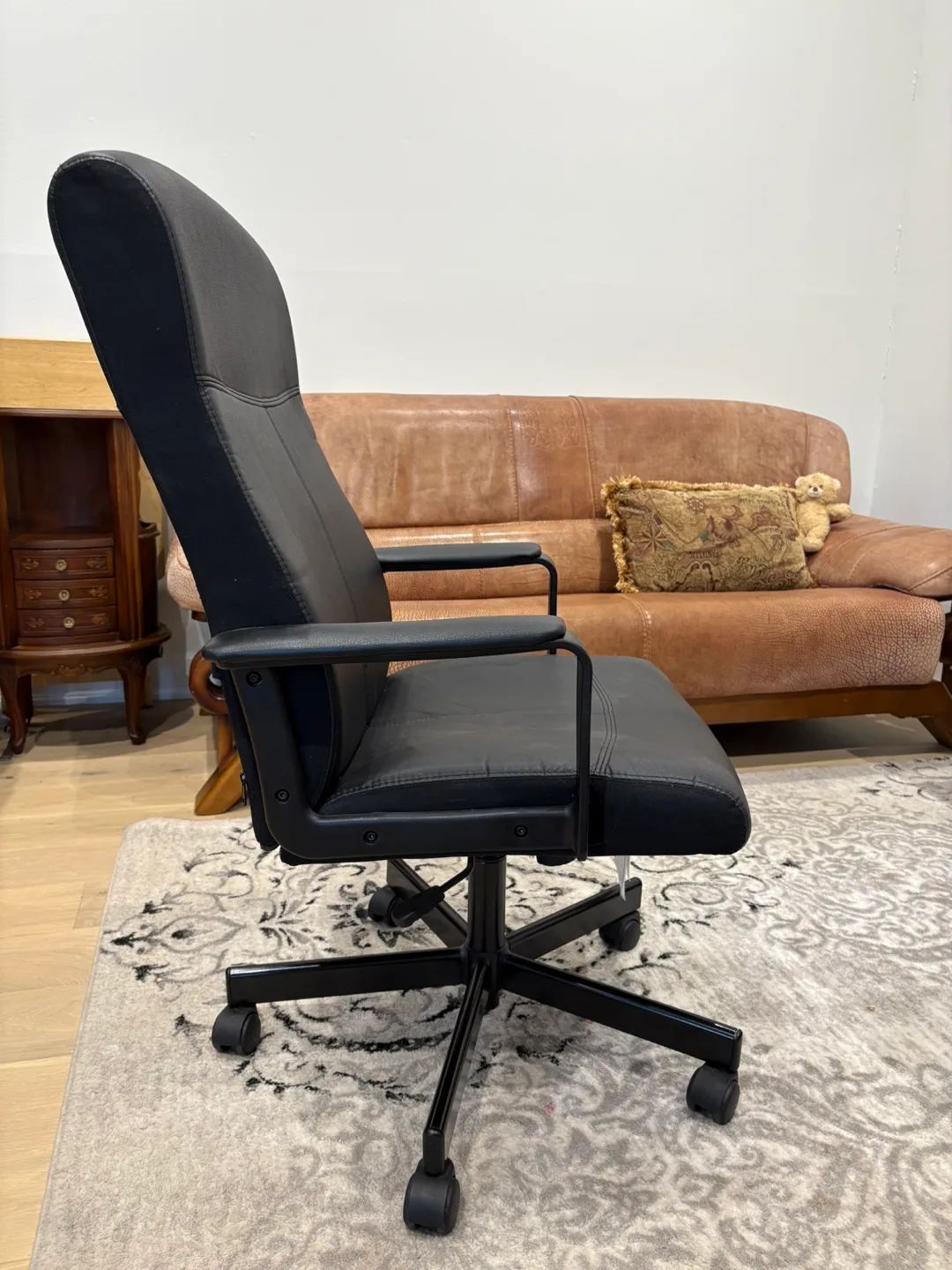 Black Office Chair Needs to go quick image indicator(6)