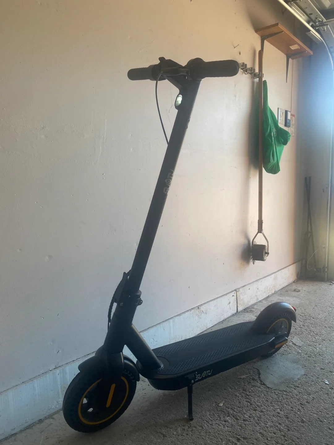 SUOTU Electric Scooter - Black thumbnail