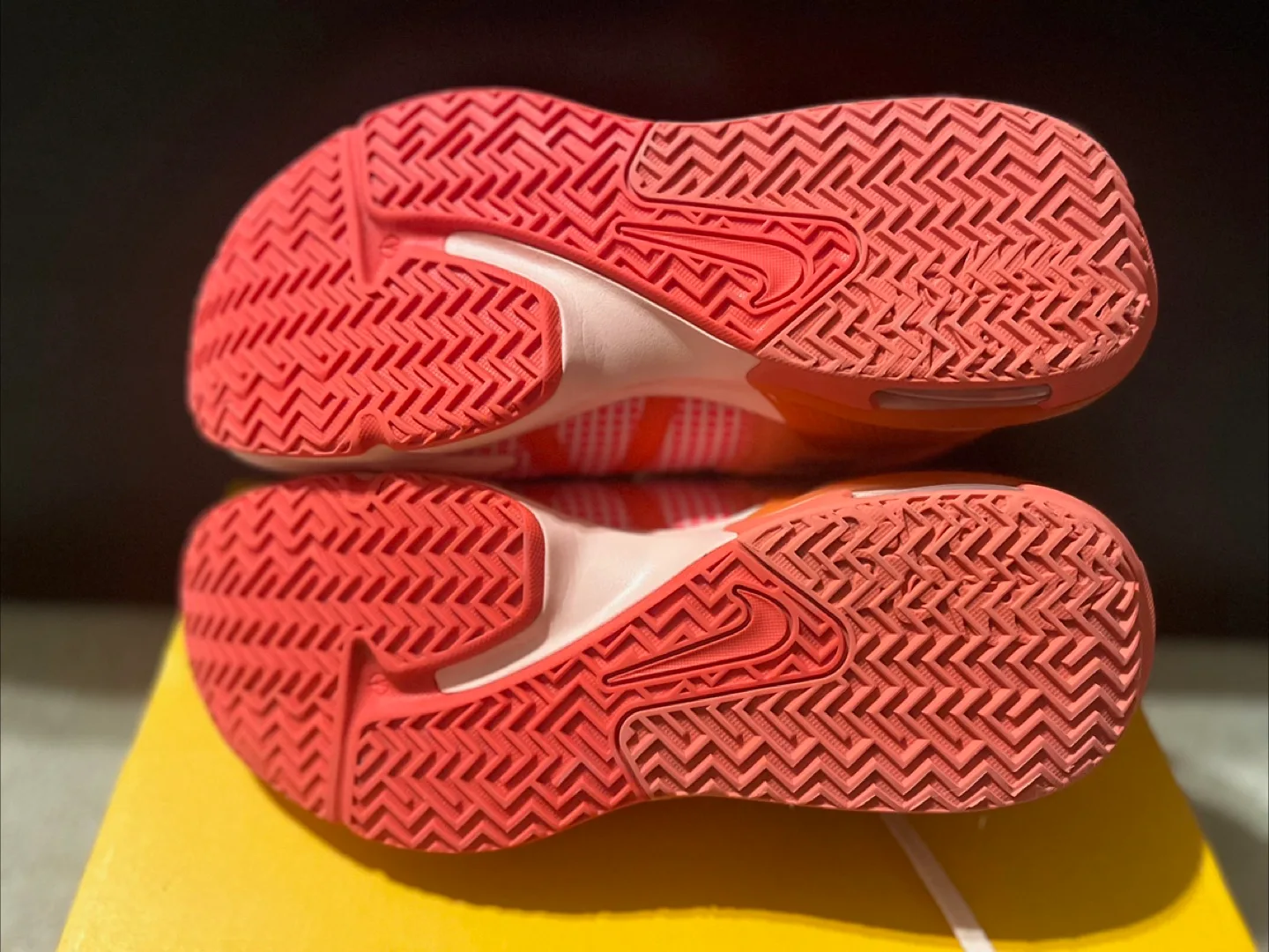 Nike LeBron Witness VII Bright Crimson - Size 10.5 image indicator(5)