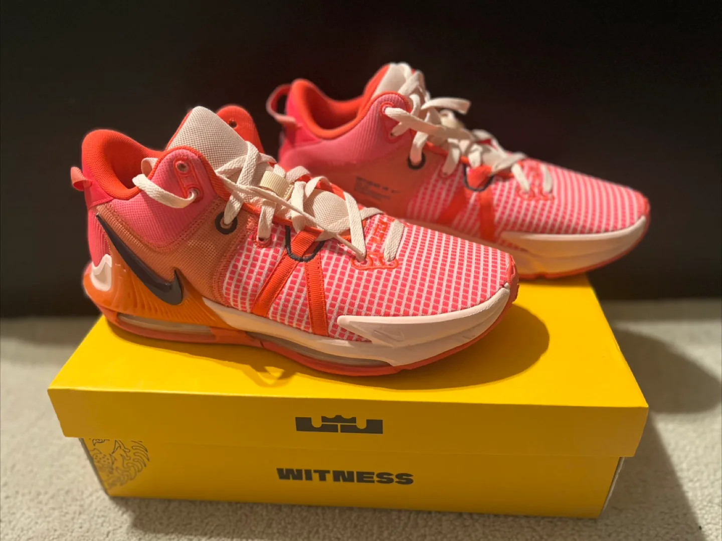 Nike LeBron Witness VII Bright Crimson - Size 10.5 image indicator(2)