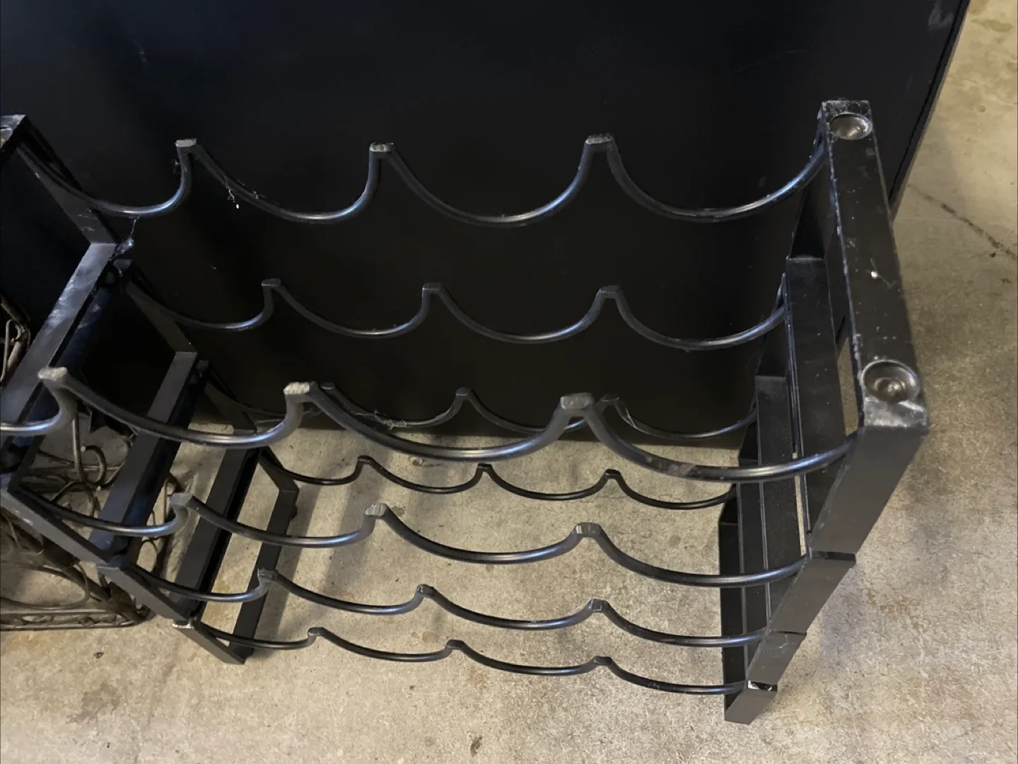 Black Metal Wine Rack image indicator(2)