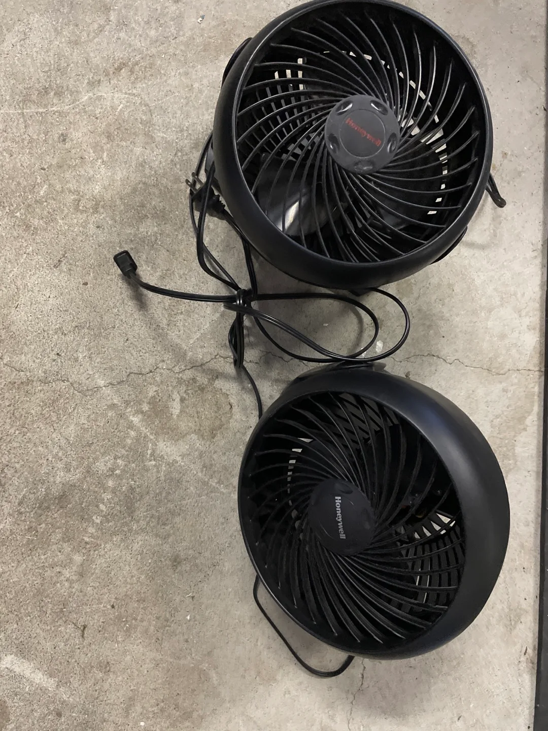 Honeywell Tabletop Fans - Set of 2 thumbnail