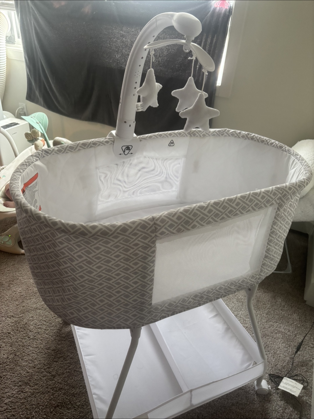 Delta Children Bassinet with Mobile