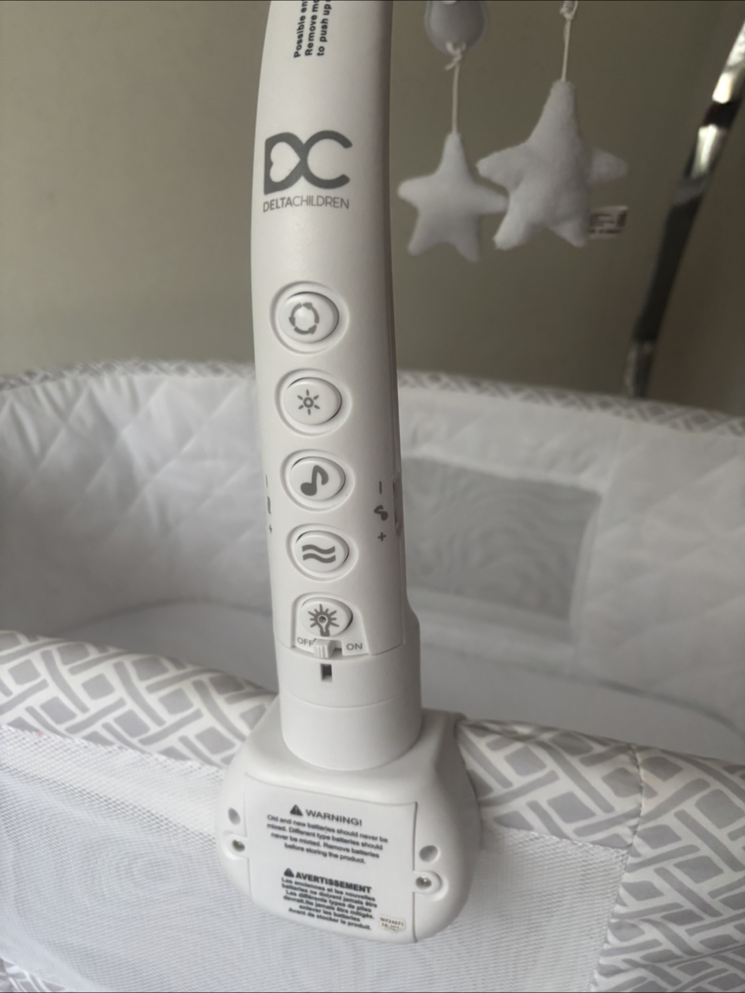 Delta Children Bassinet with Mobile - photo 3