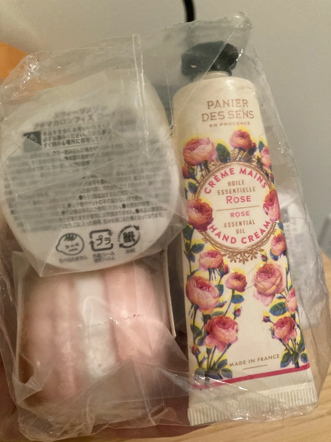 Brand new Japanese Gift Set 3 Bath bombs and a Hand Cream