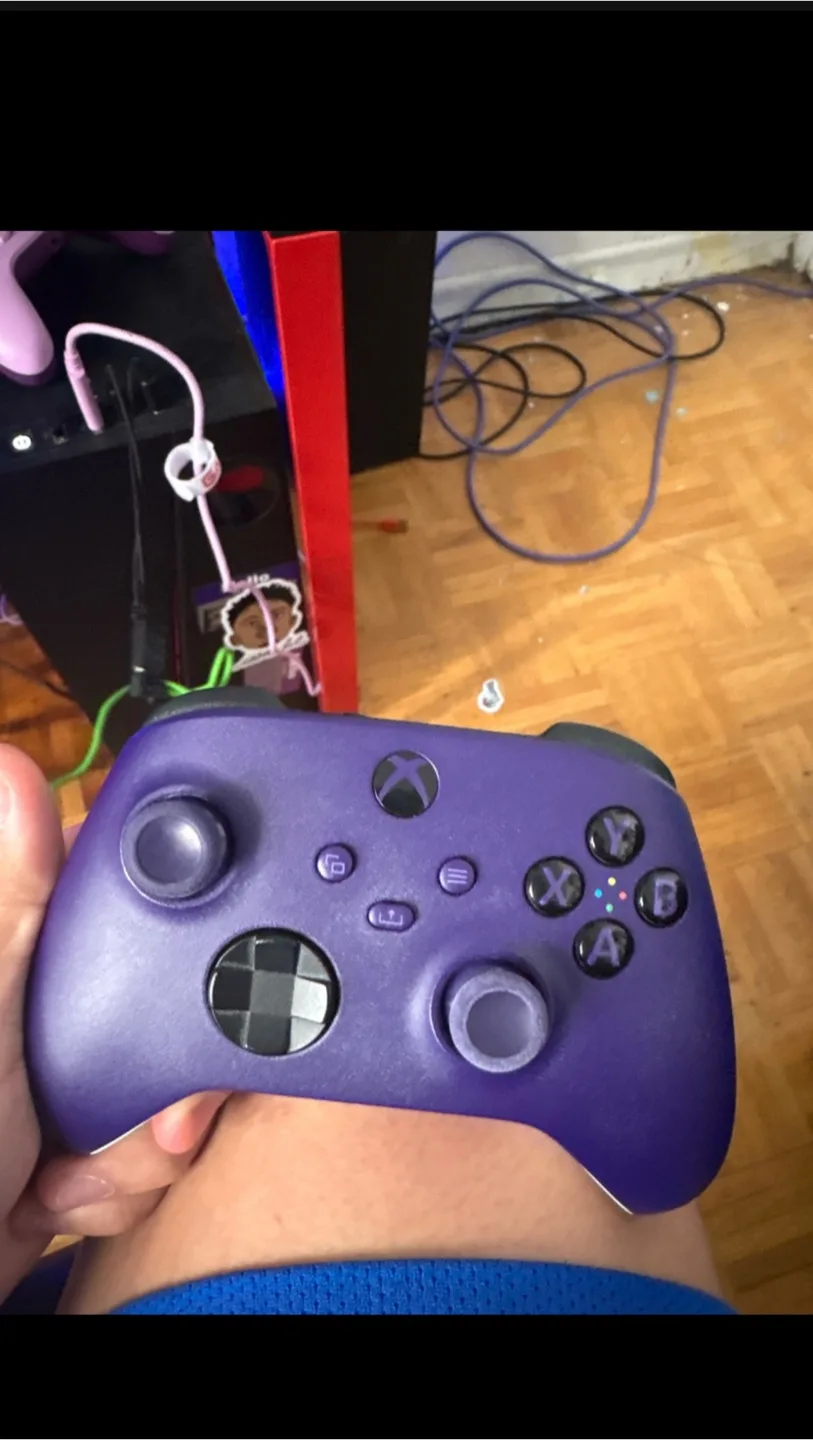 Purple Xbox Wireless Controller thumbnail