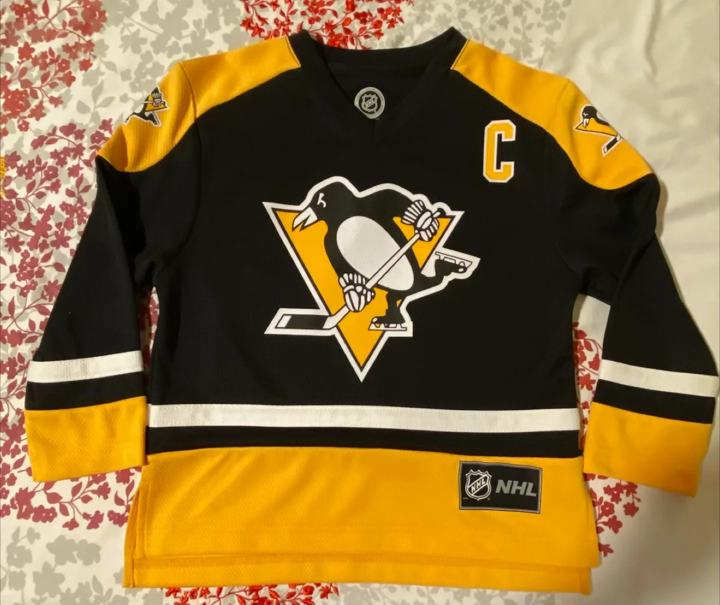 Sidney Crosby Youth Jersey - Penguins, Size 4/5 image indicator(2)