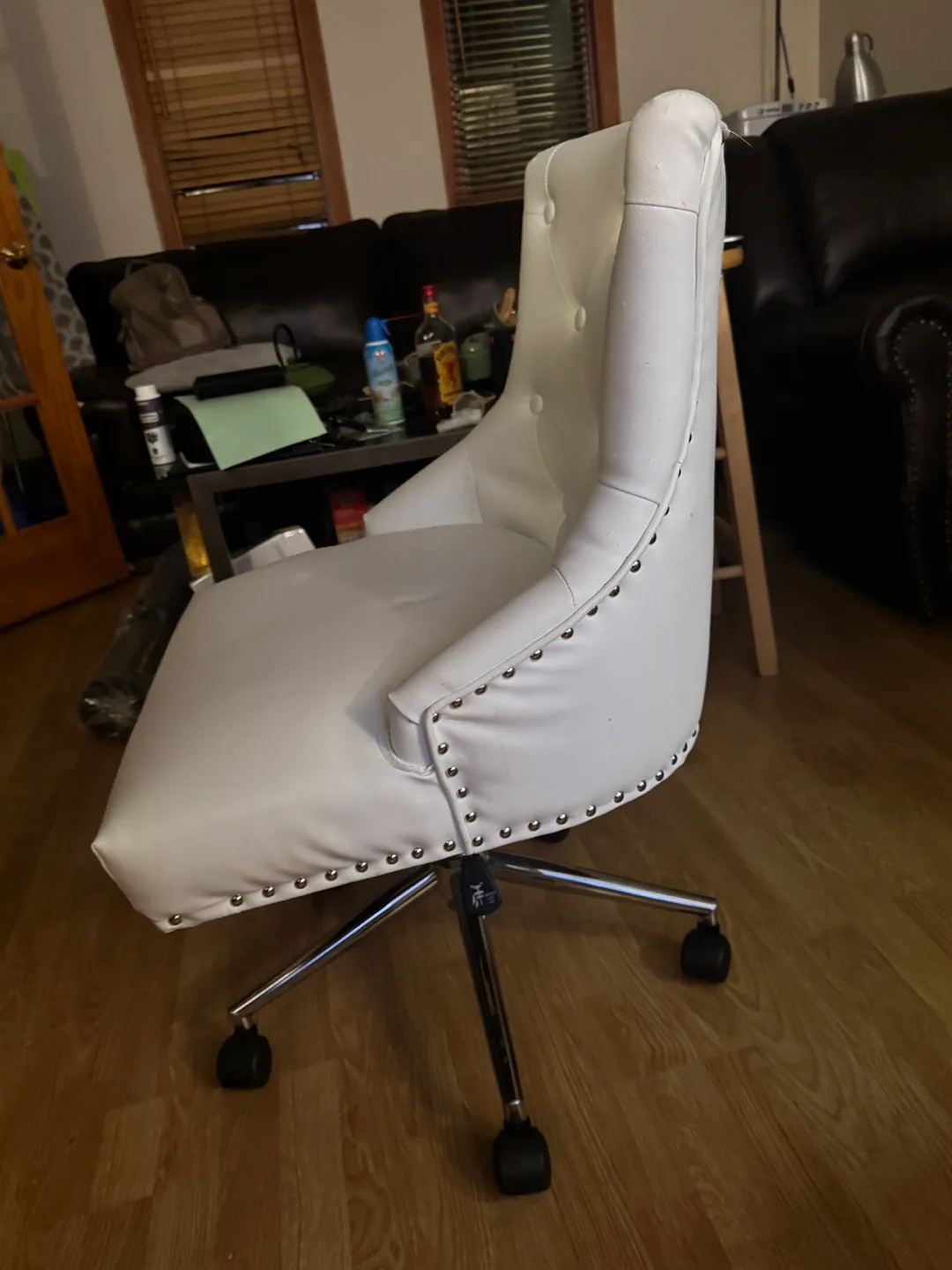 White Tufted Office Chair image indicator(3)