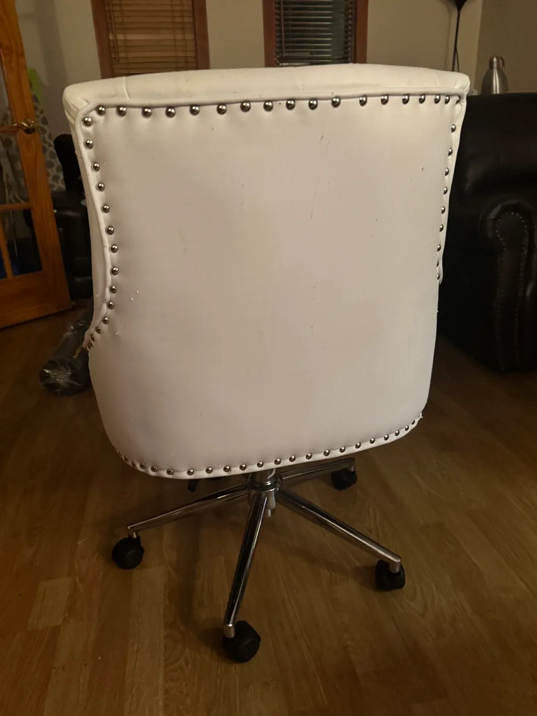 White Tufted Office Chair image indicator(4)