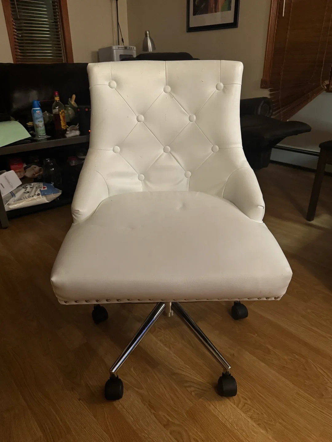 White Tufted Office Chair image indicator(2)