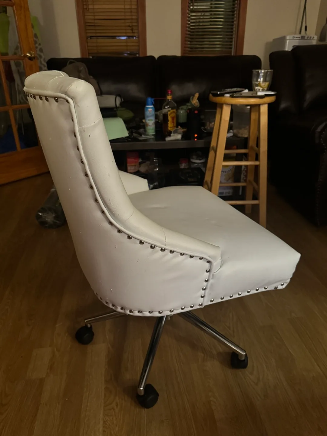 White Tufted Office Chair image indicator(5)